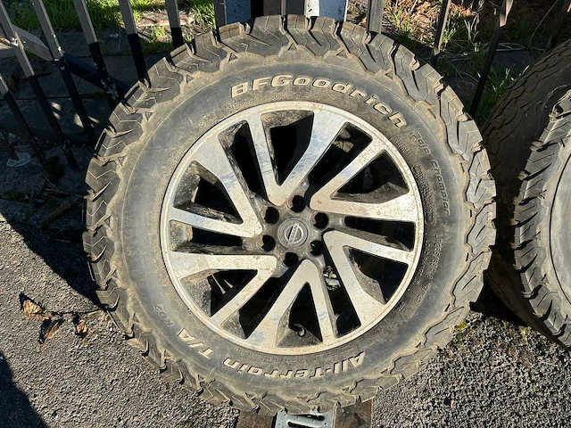 Nissan navara wiel (8x) - afbeelding 6 van  18