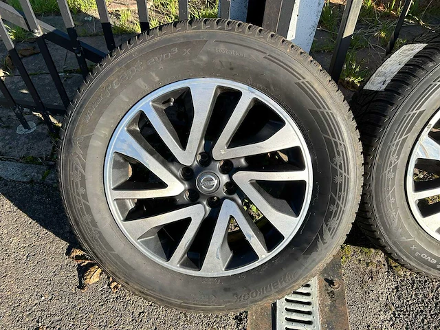 Nissan navara wiel (8x) - afbeelding 14 van  18