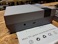 Nitendo nes + 2 controllers met ingebouwde spelletjes - afbeelding 3 van  4