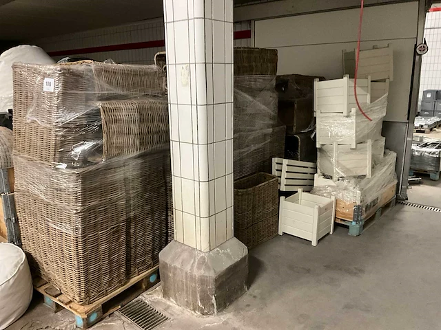 Nn diverse bloembakken (ca. 35x) - afbeelding 7 van  9
