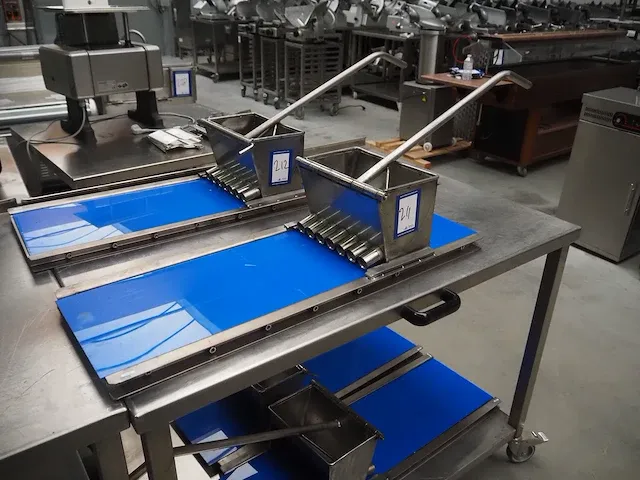 Nn filling device for croquettes - afbeelding 1 van  7