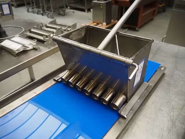 Nn filling device for croquettes - afbeelding 4 van  7