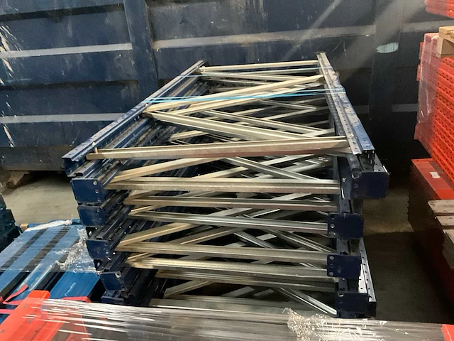 Nn gedemonteerde staanders palletstelling (18x) - afbeelding 2 van  4