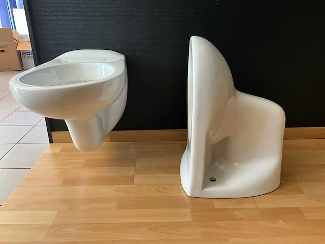 Nn hangtoilet en handenwasser (2x) - afbeelding 3 van  7