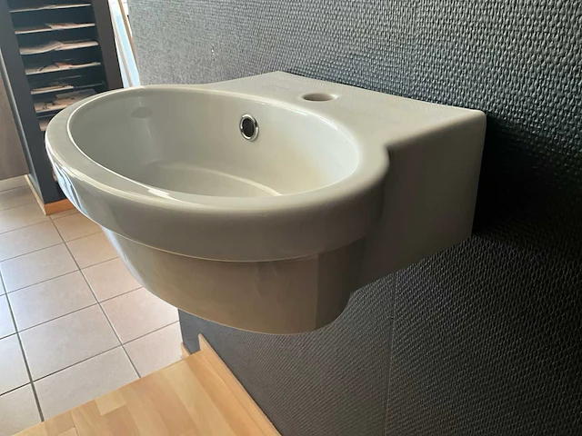 Nn hangtoilet en handenwasser (2x) - afbeelding 4 van  7