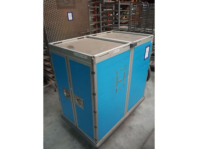 Nn isolated trolley - afbeelding 2 van  7