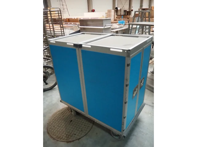 Nn isolated trolley - afbeelding 3 van  7