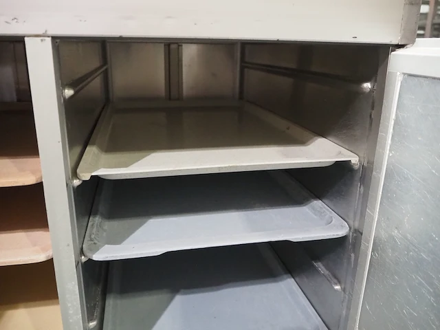 Nn isolated trolley - afbeelding 6 van  7