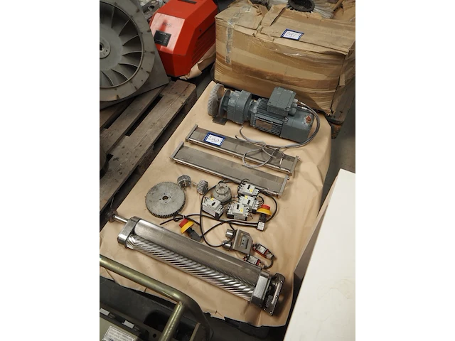 Nn parts for skinning machine - afbeelding 1 van  5