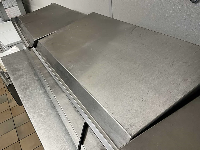 Nn rvs saladette, afm plm 180 x 40 x 300cm - afbeelding 6 van  9