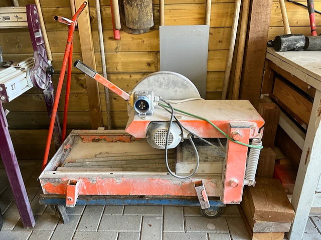 Nn tegelzaagmachine - afbeelding 1 van  3