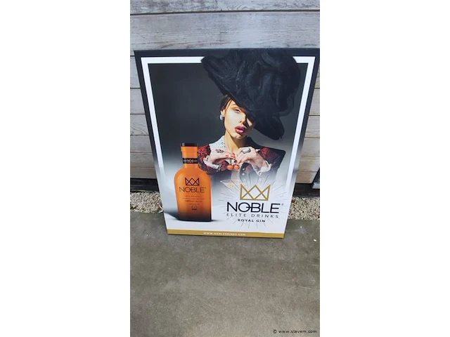 Noble elite drinks royal gin origineel groot reclamepaneel - afbeelding 1 van  8