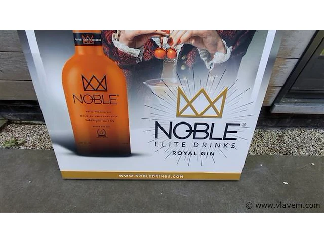 Noble elite drinks royal gin origineel groot reclamepaneel - afbeelding 2 van  8