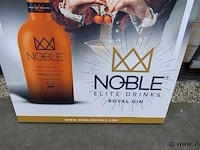 Noble elite drinks royal gin origineel groot reclamepaneel - afbeelding 2 van  8