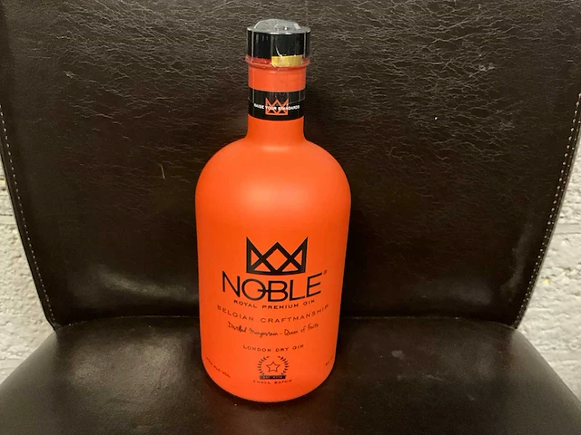 Noble royal premium gin (6x) - afbeelding 1 van  2