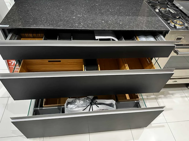 Nolte - ferro 40 - showroomkeuken - afbeelding 31 van  35