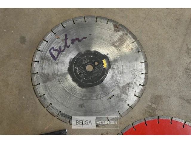 Norton asfalt/betonzaagmachine + extra zaagbladen - afbeelding 8 van  13