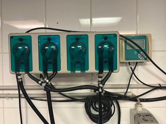 Nova controls zeepdoseringssysteem - afbeelding 1 van  5