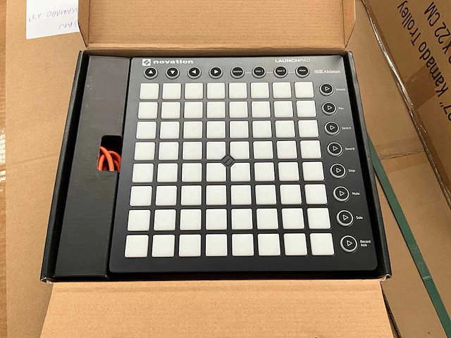Novation launchpad - afbeelding 1 van  3