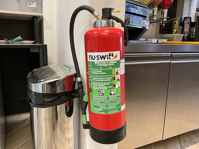 Nu swift partij diverse brandblusser - afbeelding 1 van  3
