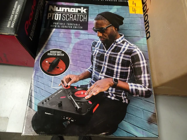 Numark draagbare pick up - afbeelding 1 van  2