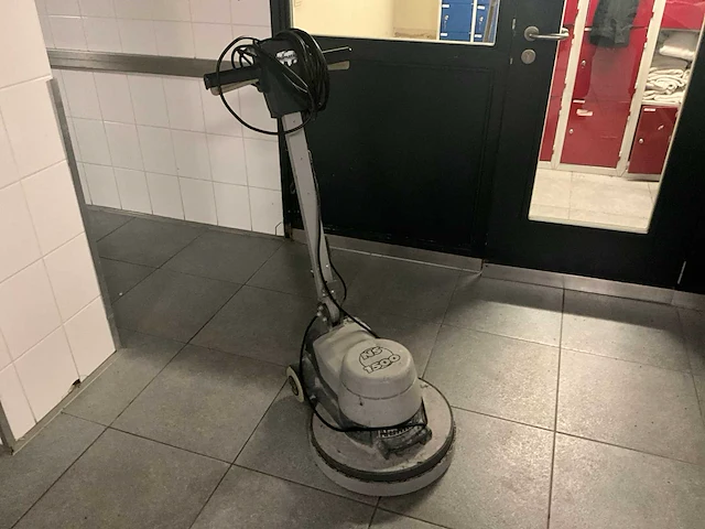 Numatic vloerreiniger - afbeelding 1 van  8