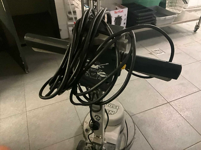 Numatic vloerreiniger - afbeelding 3 van  8
