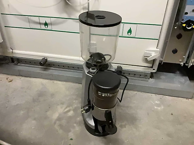 Nuova simonelli bonenmaler - afbeelding 1 van  6