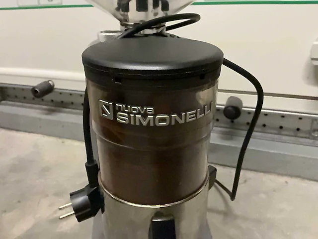 Nuova simonelli bonenmaler - afbeelding 3 van  6