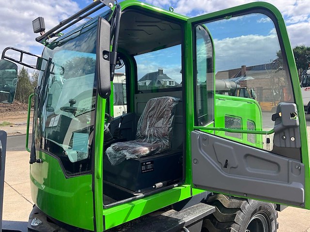 Nycheki y25-42 shovel / wiellader met cabine en graafbak - afbeelding 11 van  37