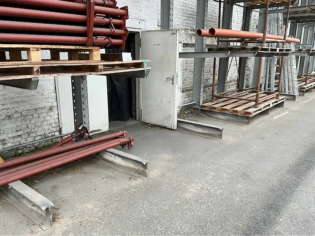 Ohra - 60 - cantilever racking - 2002 (47m) - afbeelding 13 van  34
