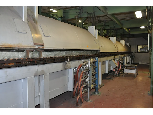 Old furnace heating tunnel - afbeelding 1 van  11