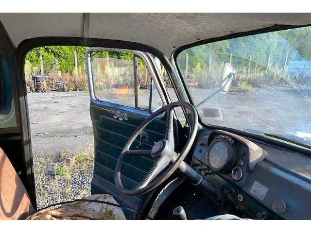 Oldtimer bedford - afbeelding 11 van  15