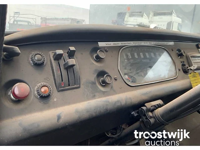 Oldtimer brandweerwagen - afbeelding 2 van  16