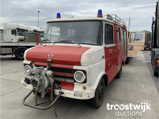 Oldtimer brandweerwagen - afbeelding 1 van  16