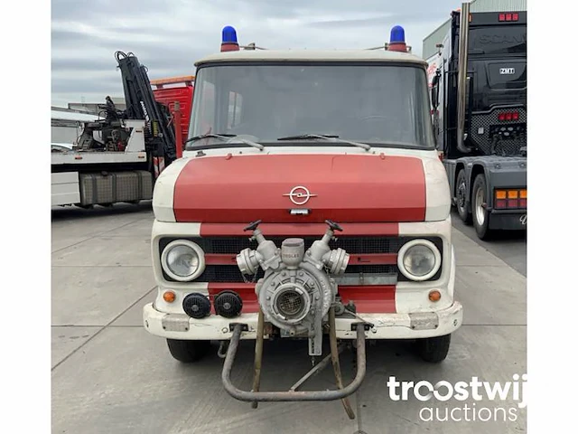 Oldtimer brandweerwagen - afbeelding 9 van  16