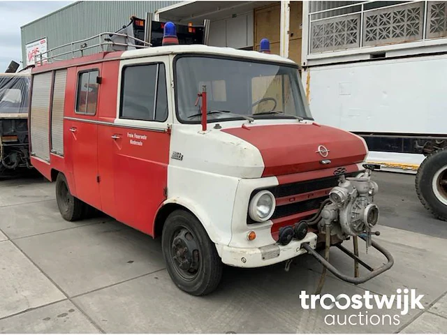 Oldtimer brandweerwagen - afbeelding 10 van  16