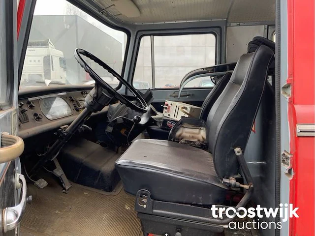 Oldtimer brandweerwagen - afbeelding 16 van  16