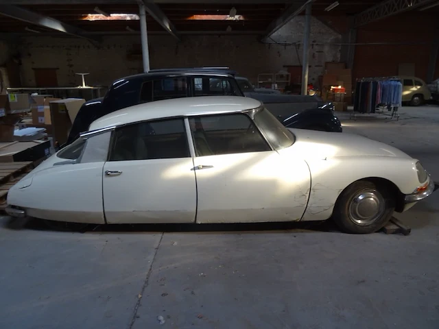 Oldtimer citroën - afbeelding 12 van  24