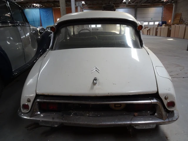 Oldtimer citroën - afbeelding 20 van  24