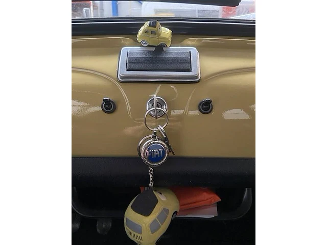 Oldtimer, fabr. fiat, type 500 - afbeelding 2 van  11