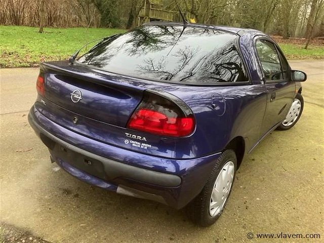 Oldtimer, fabr. opel, type tigra - afbeelding 2 van  6