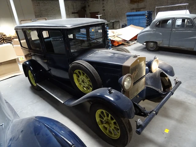 Oldtimer fiat - afbeelding 12 van  28