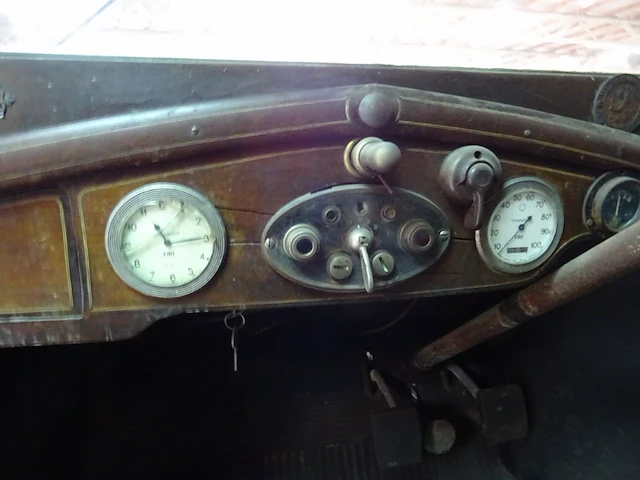 Oldtimer fiat - afbeelding 27 van  28