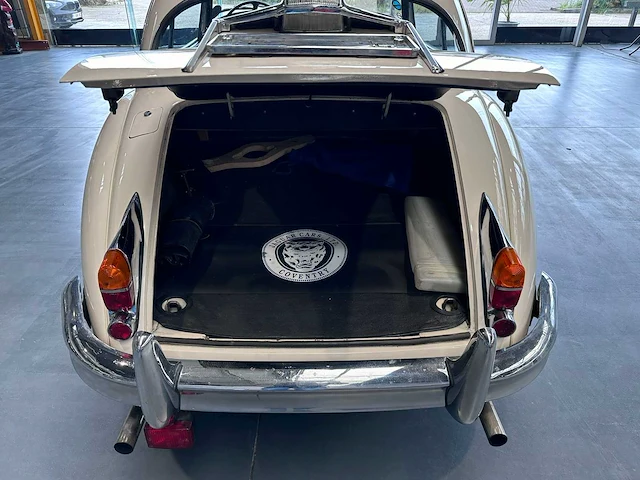 Oldtimer jaguar xk150s drophead coupé, 1959 - afbeelding 30 van  35