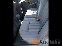 Oldtimer mercedes-benz 230 (1996-194.552 km) - afbeelding 3 van  32