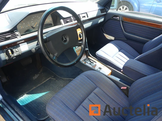 Oldtimer mercedes-benz 230 (1996-194.552 km) - afbeelding 7 van  32