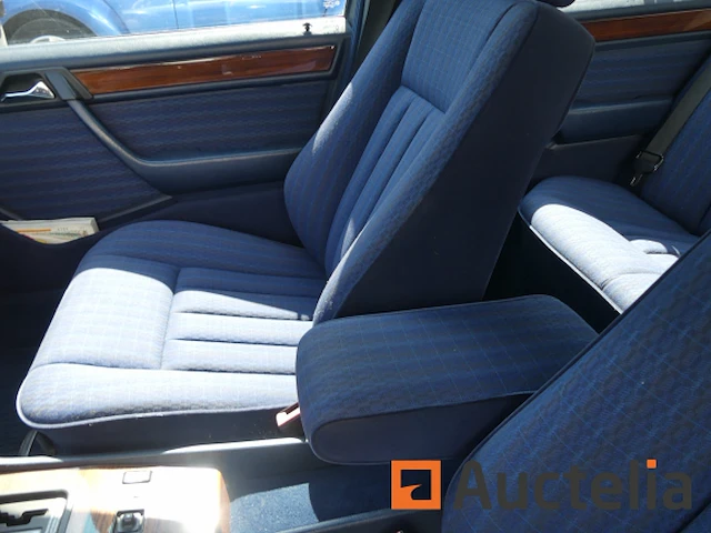 Oldtimer mercedes-benz 230 (1996-194.552 km) - afbeelding 8 van  32