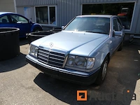 Oldtimer mercedes-benz 230 (1996-194.552 km) - afbeelding 1 van  32