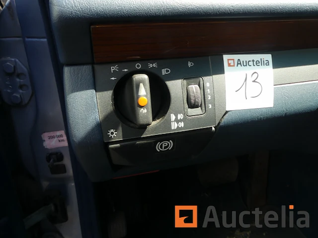 Oldtimer mercedes-benz 230 (1996-194.552 km) - afbeelding 20 van  32